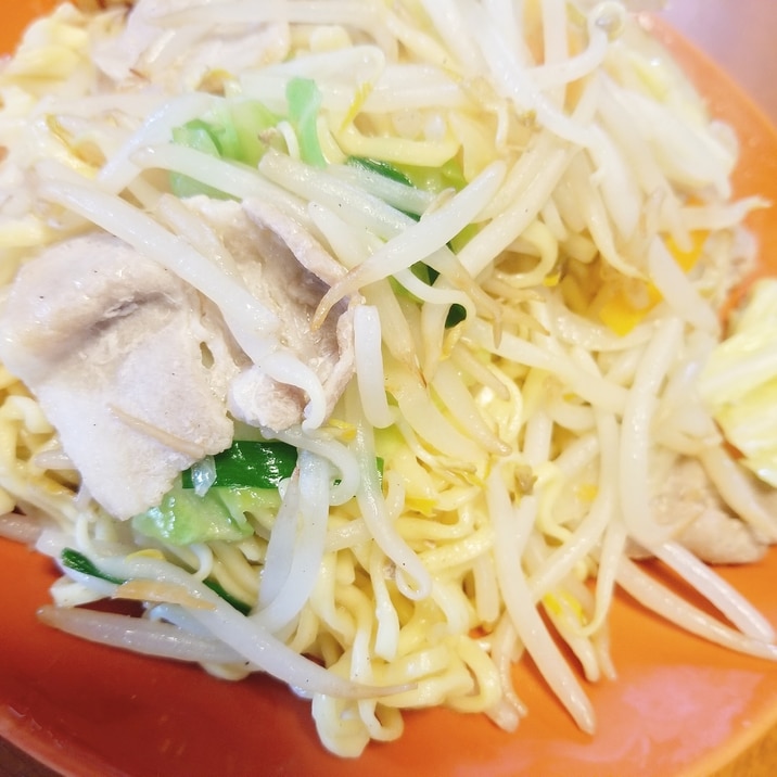 ★簡単★インスタントラーメンで豚骨塩焼きそば